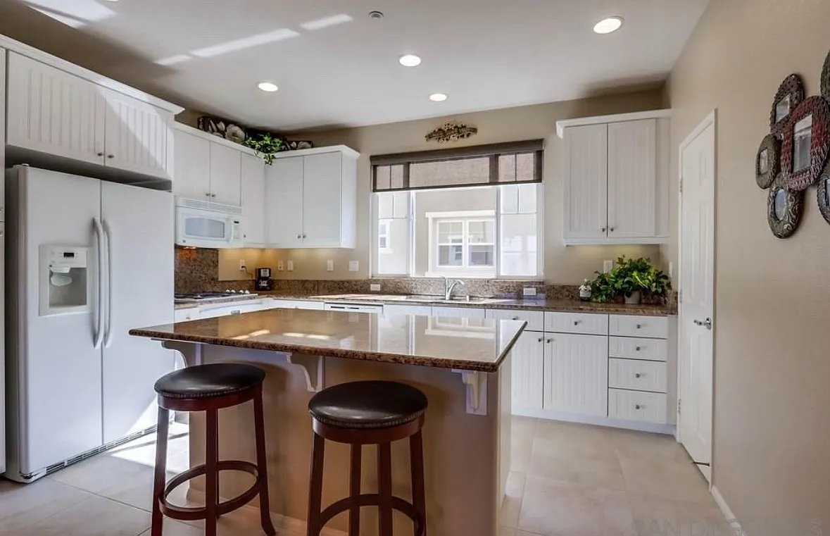 3015 Cole Grade Dr — Photo 3
