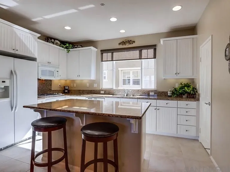 3015 Cole Grade Dr — Photo 3