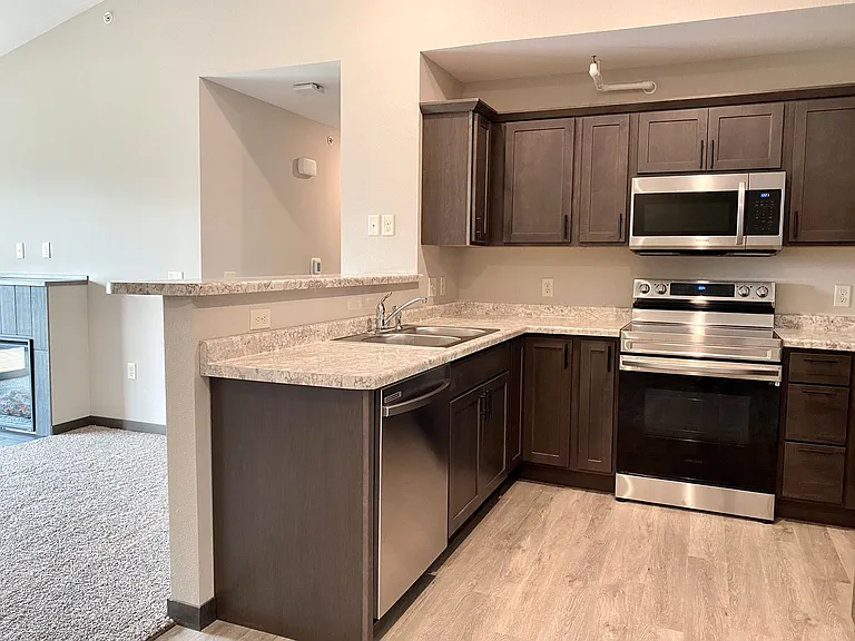 786 Peregrine Cir — Photo 36
