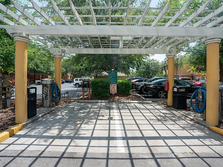 Car wash and Air in complex
