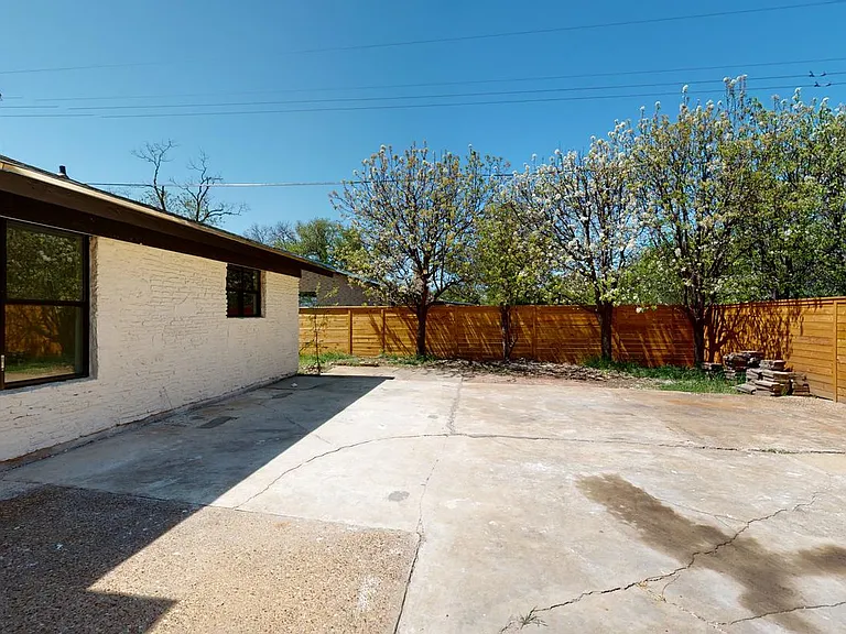 204 Tower Dr — Photo 21