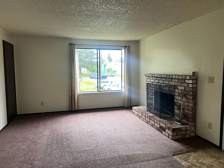3050 Lk Wood Blvd — Photo 2
