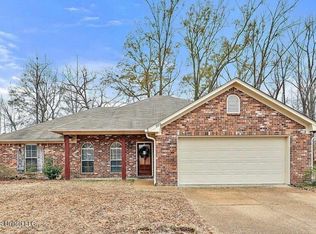 559 Oak Park Cir, Pearl, MS 39208