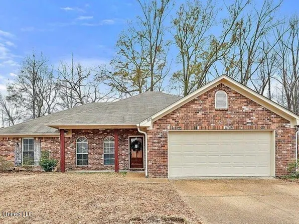 559 Oak Park Cir, Pearl, MS 39208