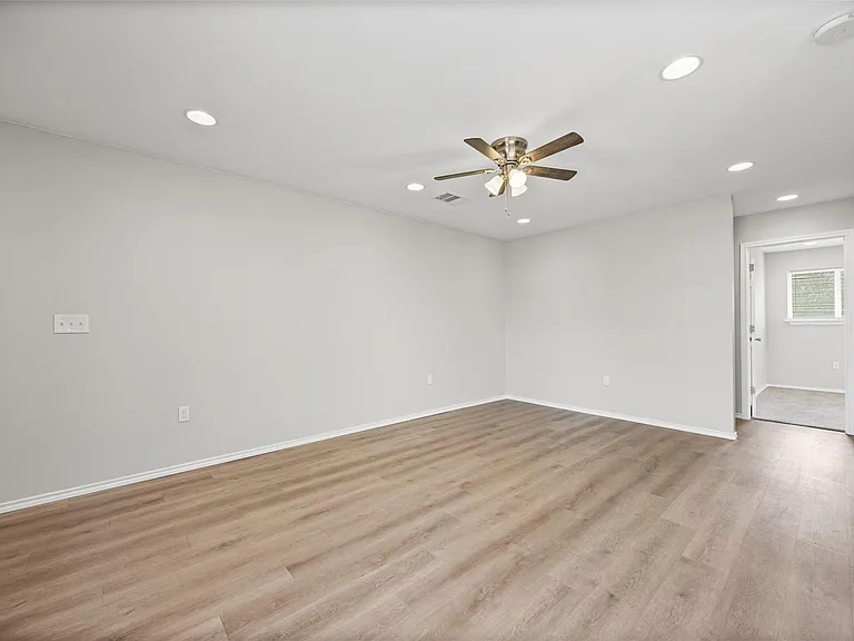 2615 Ektom Dr #D — Photo 12
