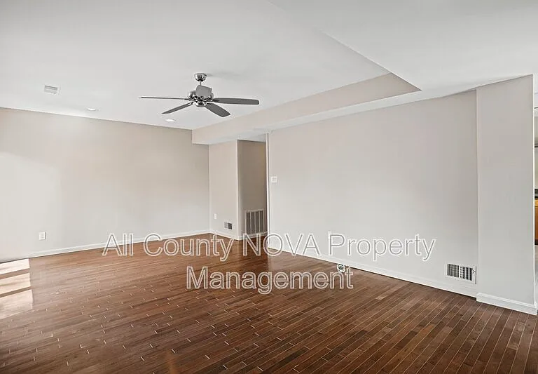 6428 Earlham Dr — Photo 13