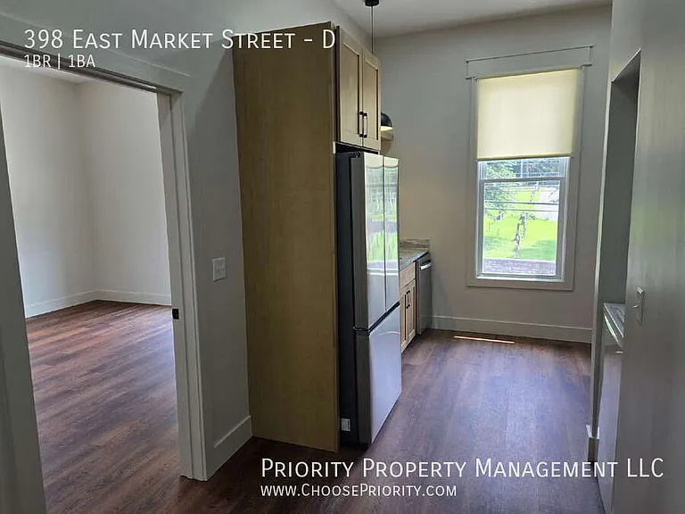 398 E Market St #D — Photo 7