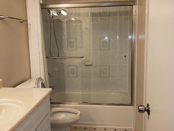 4th image of 2892 Kingsgate Ct