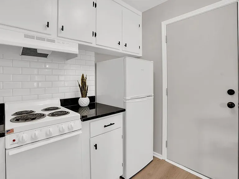2746 Montgomery Ave #2746-1 — Photo 6