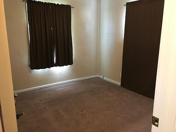 4th image of 27213 Lenox Ave