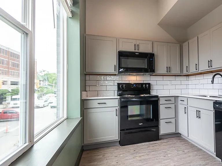 The Bentley Apartments — Photo 56