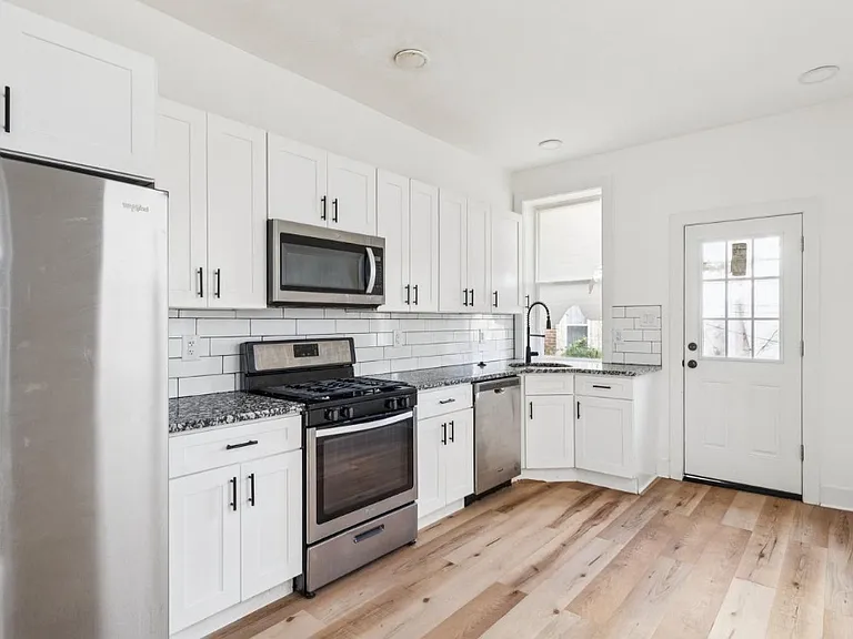 5521 Media St — Photo 9