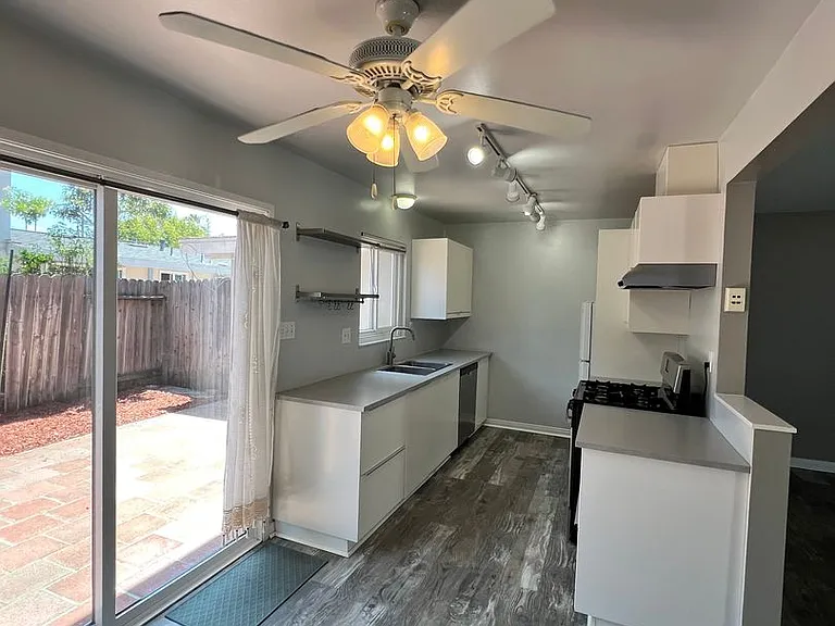 1552 Elm Ave ( F ) — Photo 3