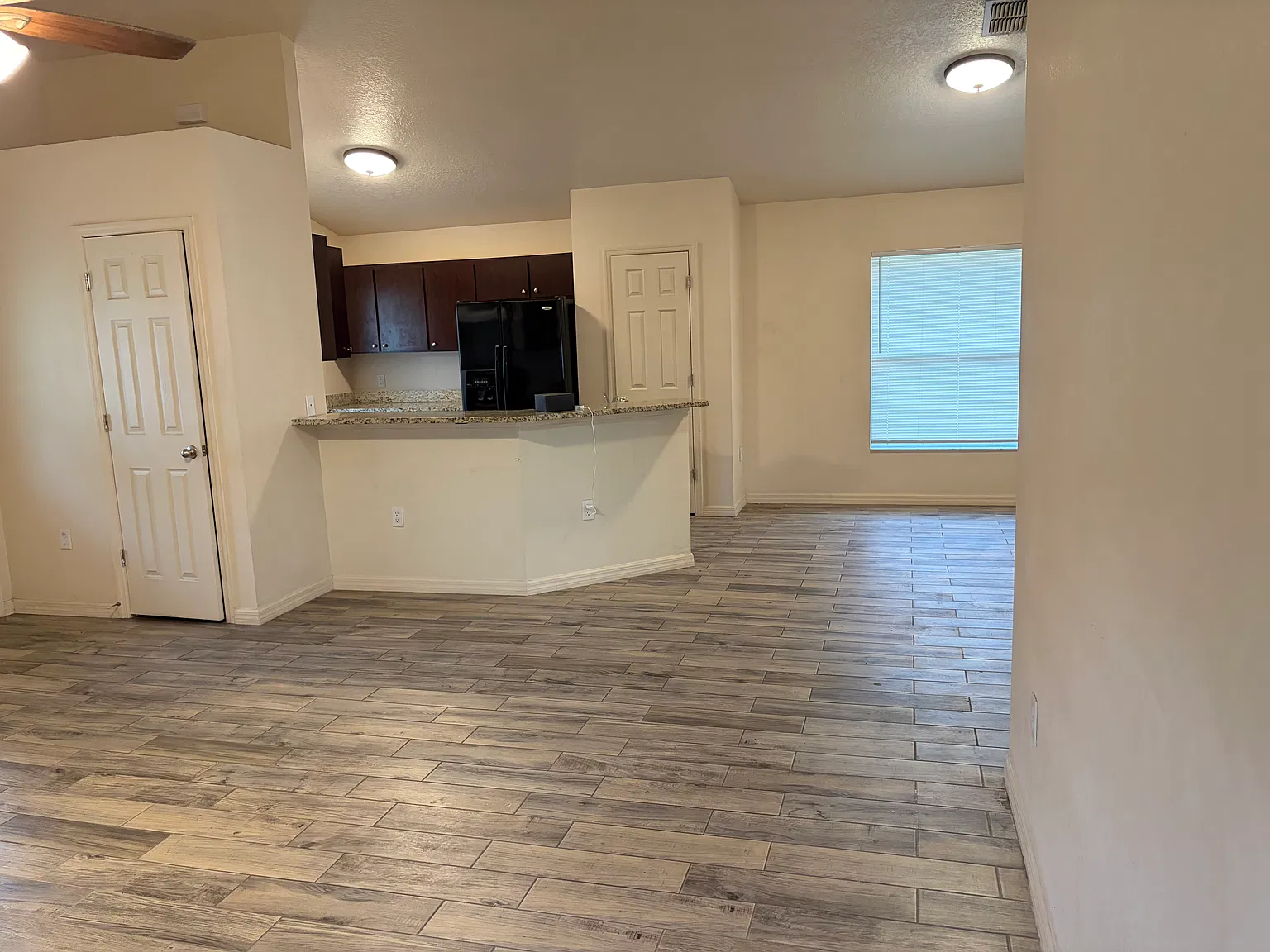 3 bed, $2,000 — Photo 2