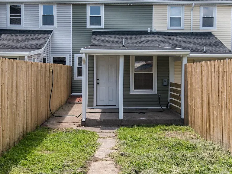 647 Spruce St — Photo 32