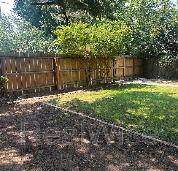 940 SE North St — Photo 39