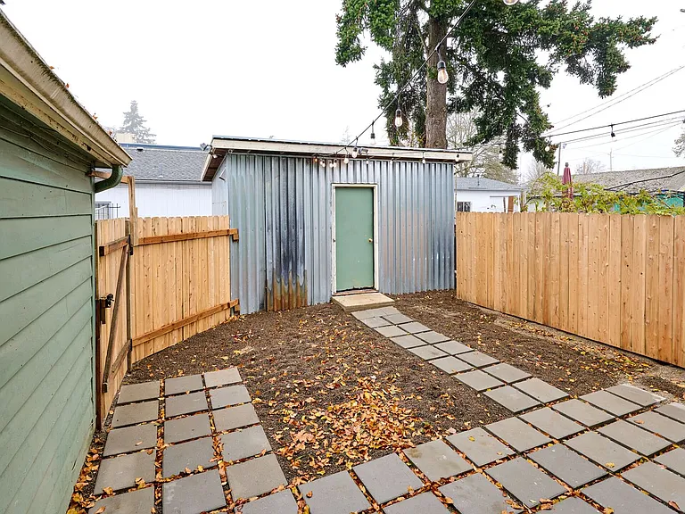 1204 Commercial St NE — Photo 41