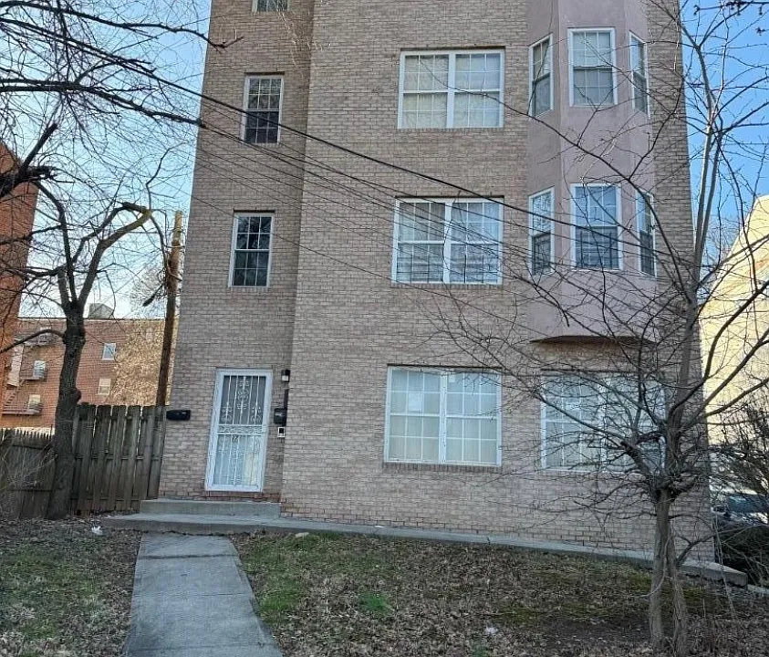 17 Parkway Dr W #1