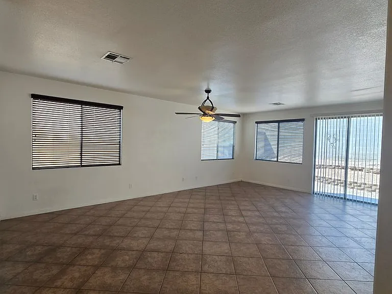 9164 Craven Ave — Photo 5