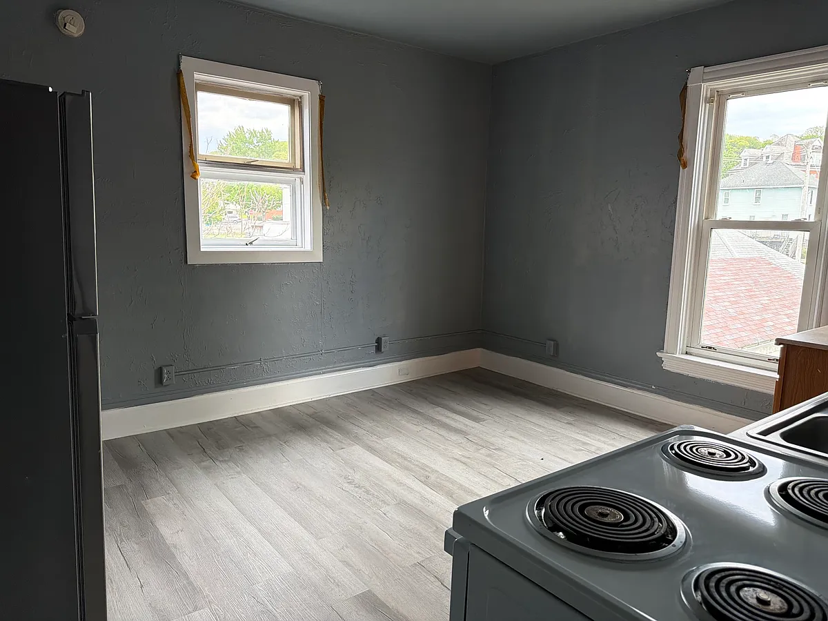 Building Photo - 120 E 1st Ave #201