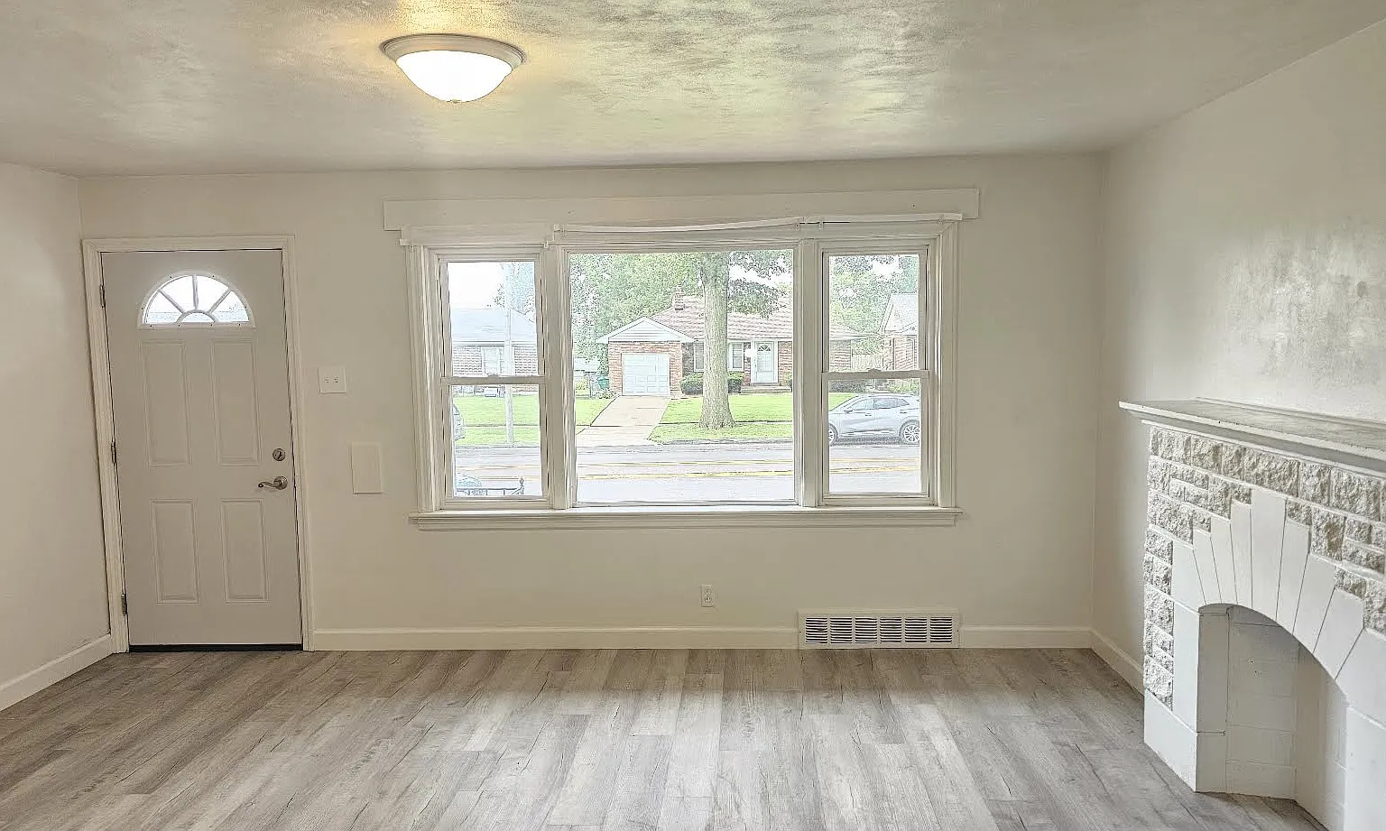 949 Chain Of Rocks Dr — Photo 1
