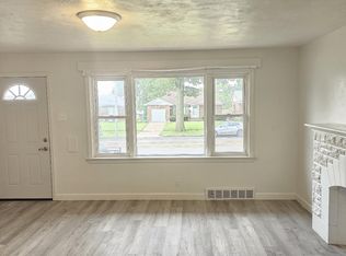 949 Chain Of Rocks Dr, Saint Louis, MO 63137