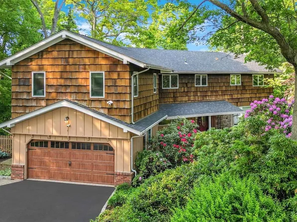 7 Buckingham Drive, Dix Hills, NY 11746