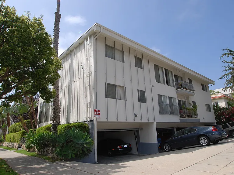 Washington Apartments...Prime Westside Location! CALL NOW! — Photo 5