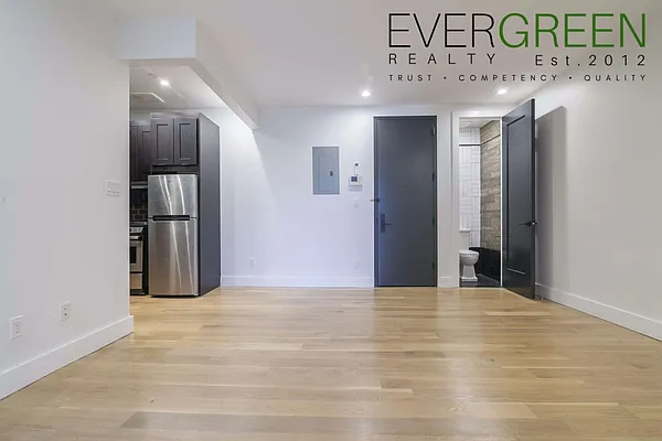 Rented by Evergreen Apartments BK | media 11