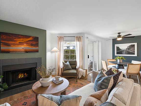 4th image of 2220 NE Bridgecreek Ave #C19