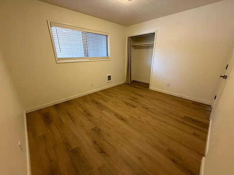 309 W C St — Photo 15
