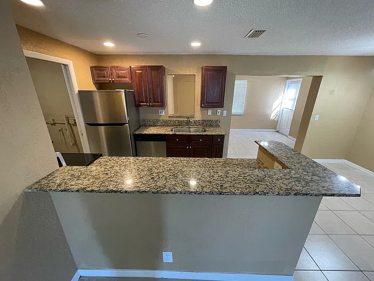 1650 W 12th Ct — Photo 12