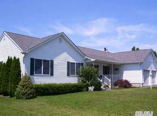 61 Sunup Trl, Riverhead, NY 11901