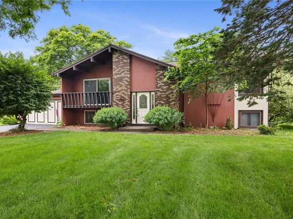 89 Round Creek Dr, Rochester, NY 14626