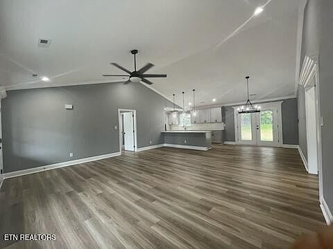 3rd image of 1016 Panorama Dr