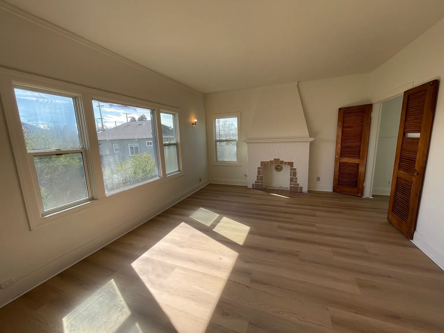 2 bed, 850 sqft, $2,500 — Photo 2