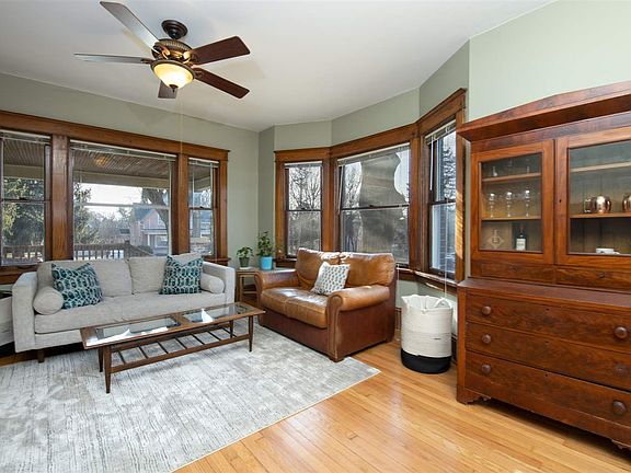 5th image of 427 Shaw St