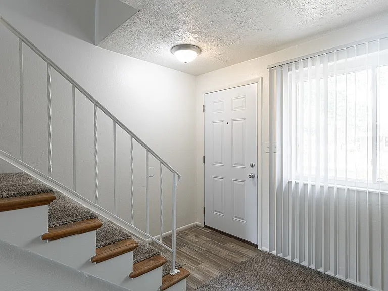 Broadmoor Apartments — Photo 12