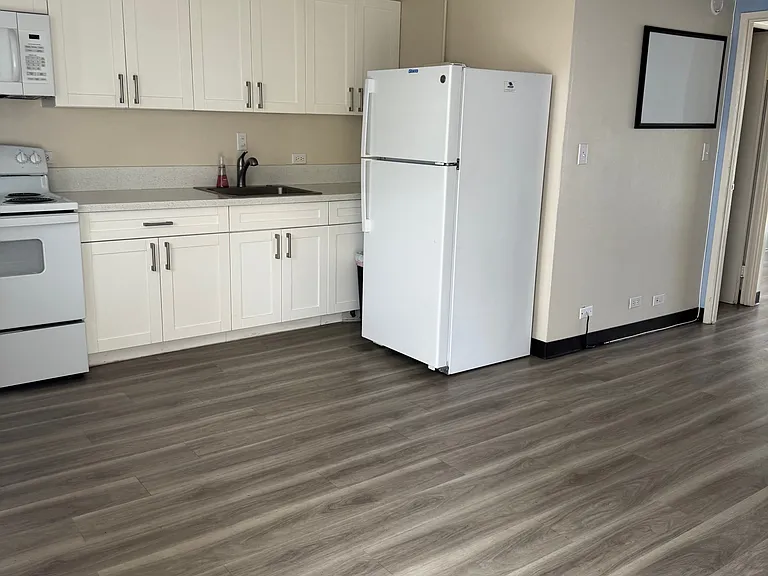 1099 Green St #203 — Photo 11