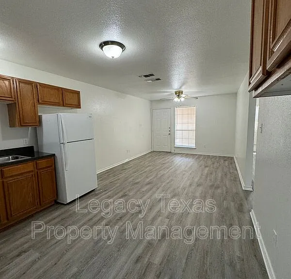 701 Miracle Ln #E — Photo 11