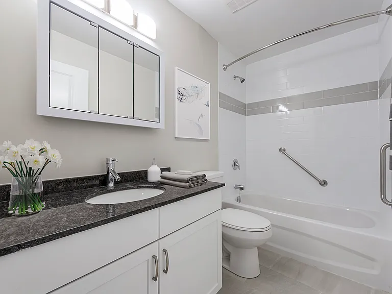 472 Brock Ave — Photo 3