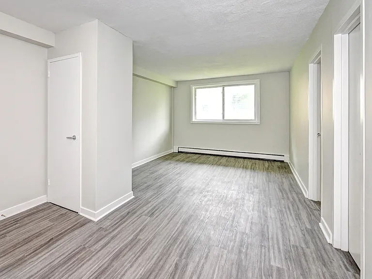 15 Snyder Ave N — Photo 8