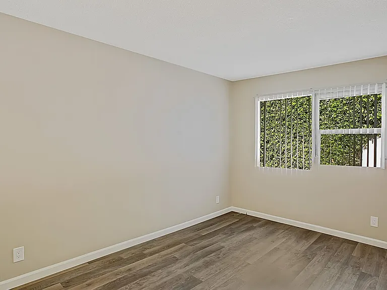 1120 Laguna St — Photo 9