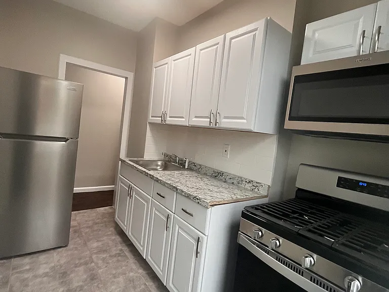 9 Bentley Ave #9 — Photo 2