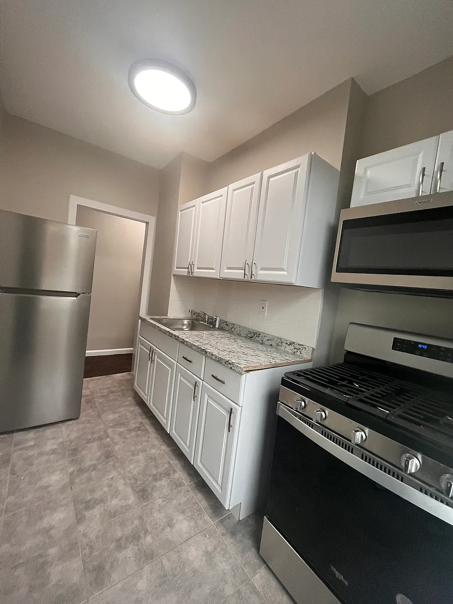 Building Photo - 9 Bentley Ave #9