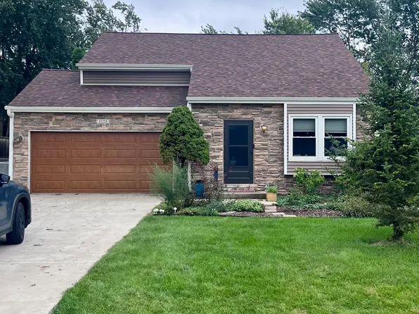 4225 Augusta Dr, Crown Point, IN 46307