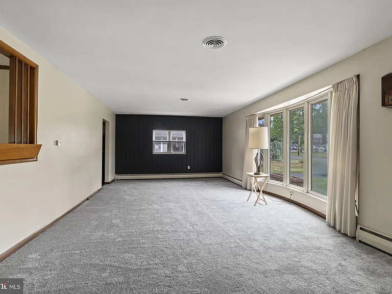 819 Mercer St — Photo 4