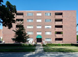 214 N Pine Ave APT 1A, Arlington Heights, IL