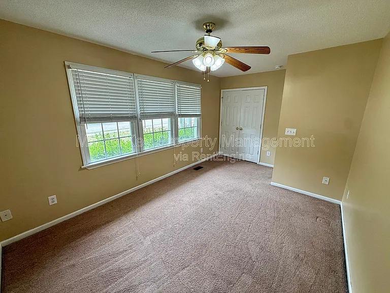 204 W Barbee St — Photo 12
