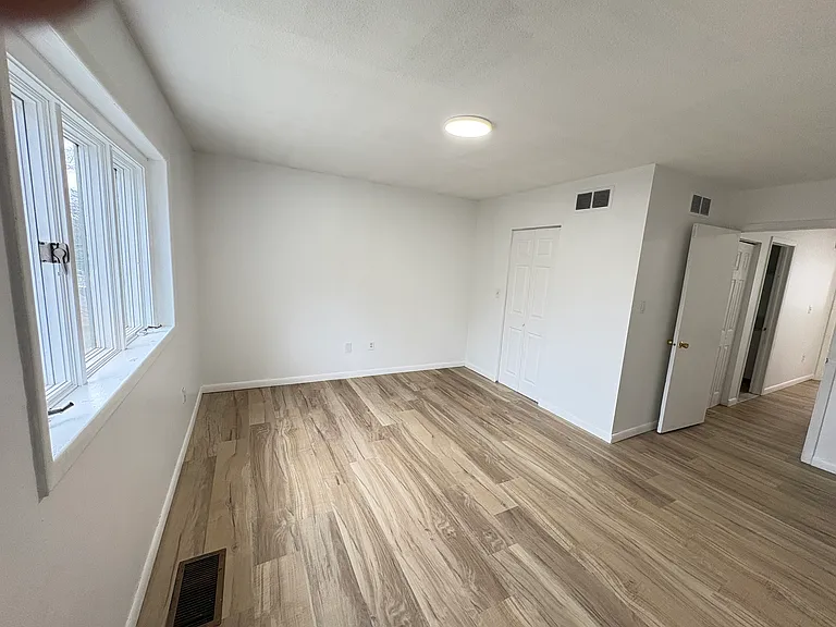 715 Frenchtown Rd — Photo 13